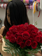 Load image into Gallery viewer, ROMANTIC RED ROSES