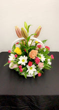 Load image into Gallery viewer, FLORAL BASKET
