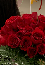 Load image into Gallery viewer, ROMANTIC RED ROSES